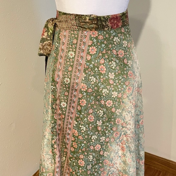 Cienna Wrap Floral Maxi Skirt - Reversible Print - Picture 5 of 7